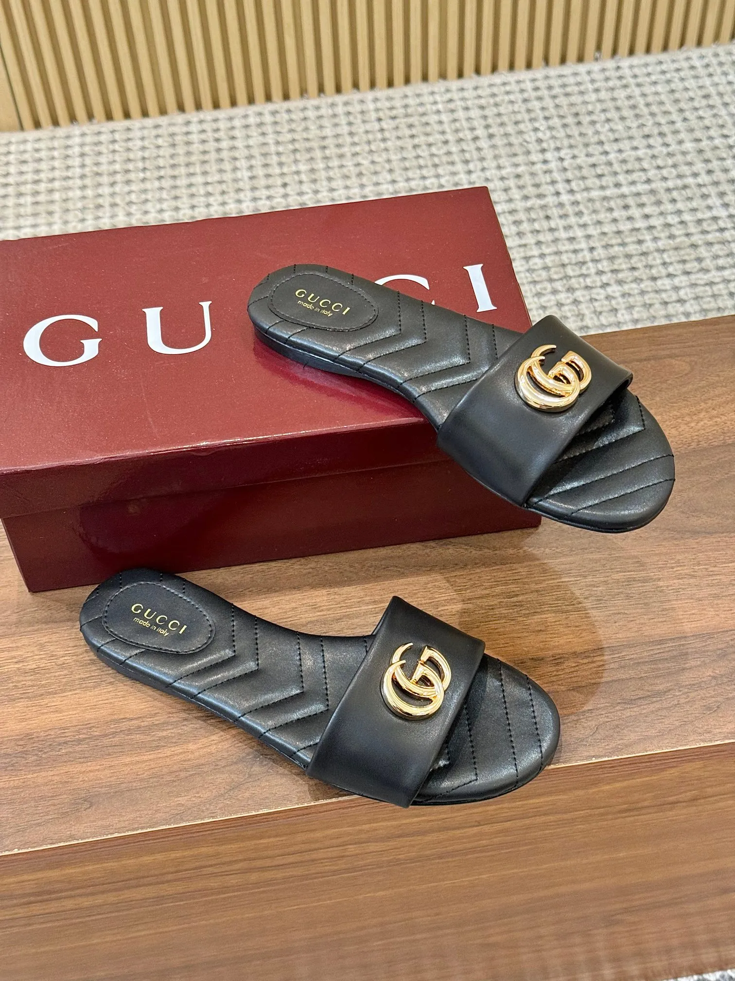👟👟Ex-factory price 440👟👟 💯💯💯Gucci 2025 spring and summer latest popular slip-on sandals series... [Round toe] Latest double G buckle. Embroidery style Original quality 🍃Original European style, 💥perfect on the feet💃💃When worn with this shoe, it is elegant and crystal clear. No matter the materials of the accessories, they are all customized one by one. You must go to get the original version. The whole series is full of exciting and innovative elements. The texture of different materials, the texture of the materials, and the expression of the materials have a strong artistic atmosphere... ❶ Upper: imported cowhide ❷ Inner lining: customized imported sheepskin ❸ Foot pads: customized imported sheepskin ❹ Outsole: imported Italian genuine leather outsole ❺ Heel height: 1.5CM ❻ Packaging: Original full set of packaging ❼ Code number: 35-43 (41.42.43 customized is not returnable)